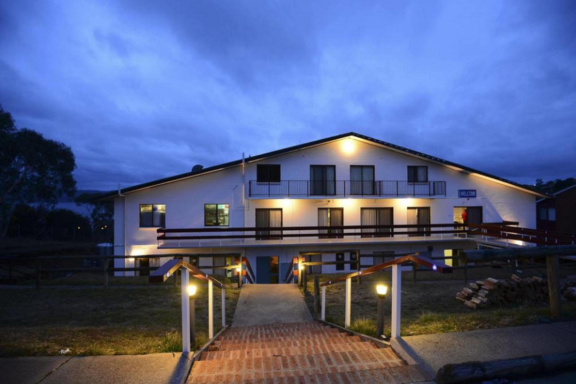 ג'ינדביין Alpine Resort Motel מראה חיצוני תמונה