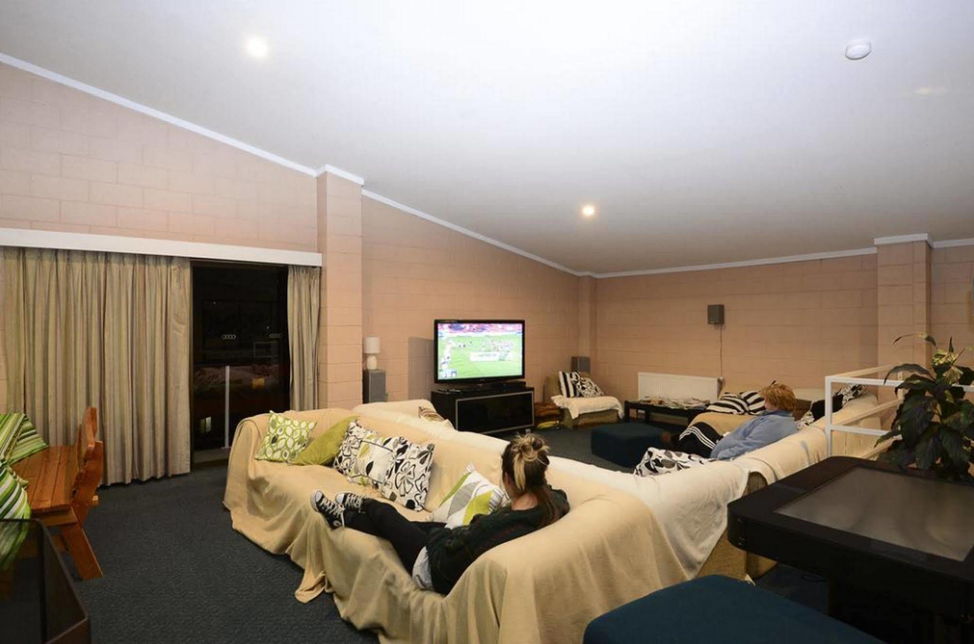 ג'ינדביין Alpine Resort Motel מראה חיצוני תמונה