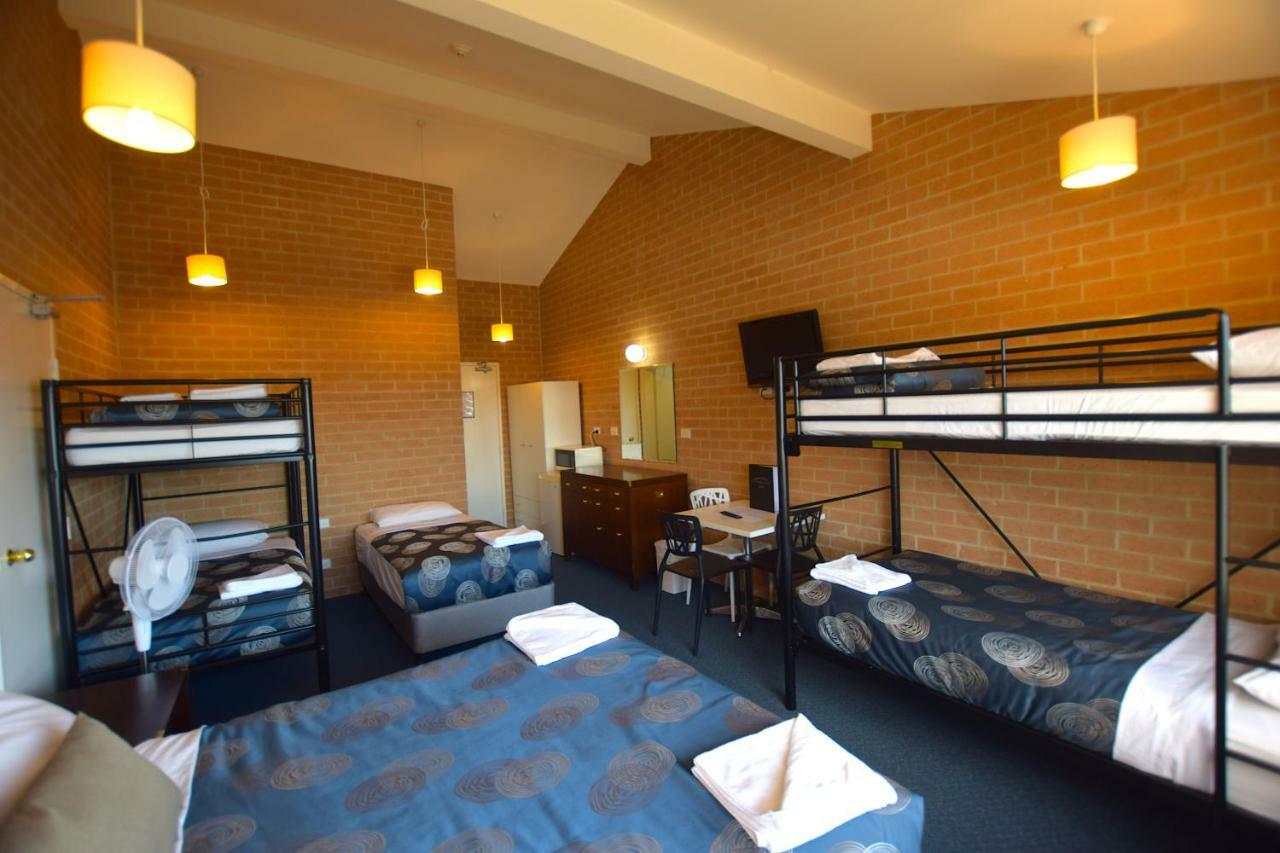 ג'ינדביין Alpine Resort Motel מראה חיצוני תמונה