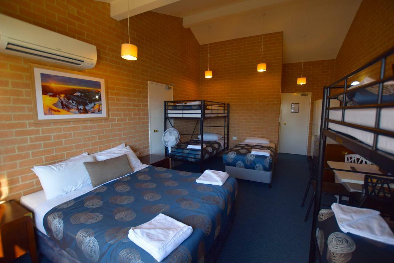 ג'ינדביין Alpine Resort Motel מראה חיצוני תמונה